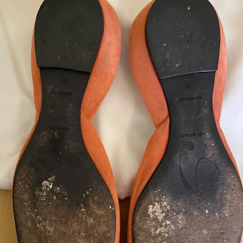Orange Suede  Roger Vivier ballet  flat in great condition. Barely warn. - Picture 4 of 4